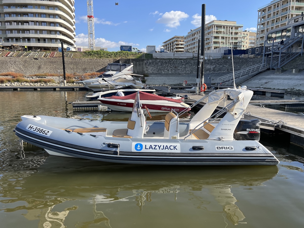 Shibumi a Prestige Yacht Club kikötőben