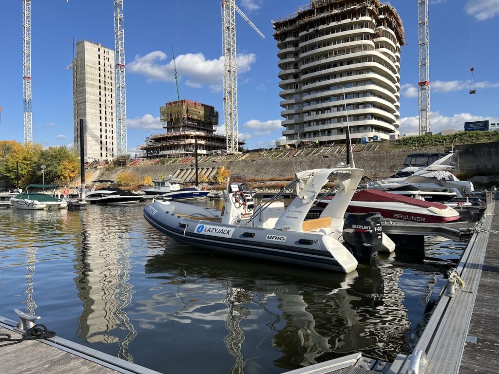 Új helyszín: Prestige Yacht Club